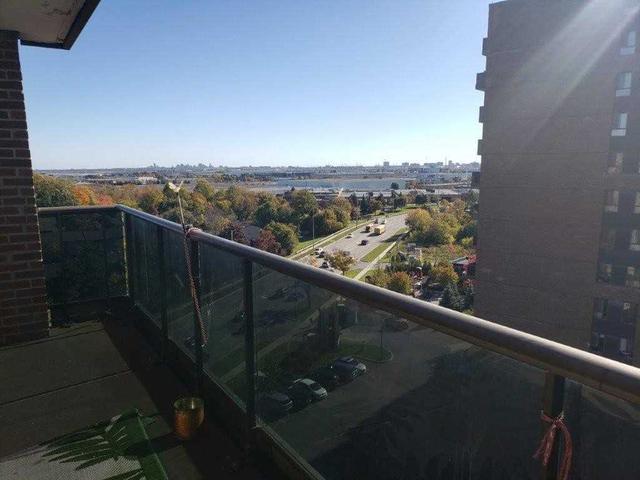 1005 - 4 Lisa St, Condo with 3 bedrooms, 2 bathrooms and 1 parking in Brampton ON | Image 8