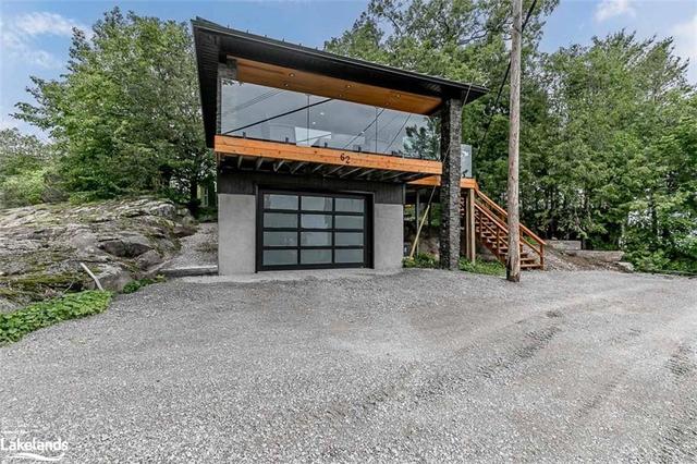 Garage with Guest Accommodations Above | Image 22