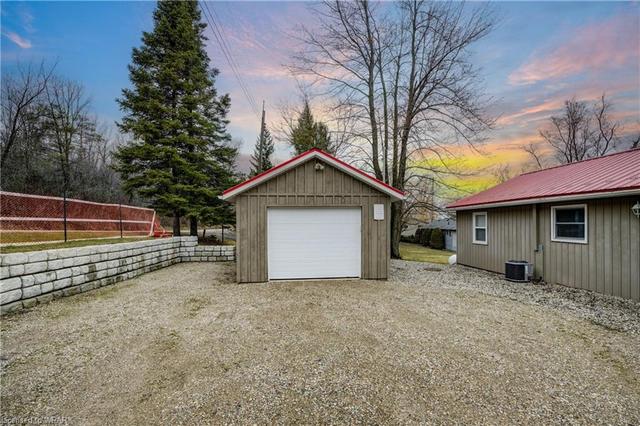1012 Road 10 Road W, House detached with 5 bedrooms, 1 bathrooms and 7 parking in Mapleton ON | Image 34