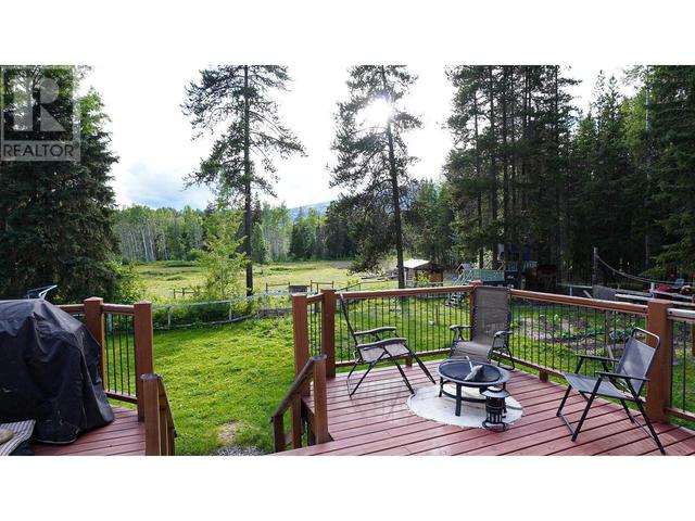 21674 Kitseguecla Loop Road, House detached with 4 bedrooms, 2 bathrooms and null parking in Bulkley Nechako A BC | Image 31