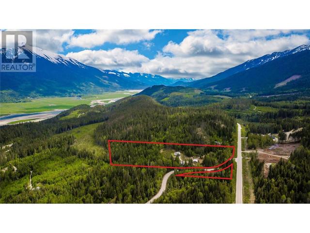 2180 Clough Road, House detached with 3 bedrooms, 2 bathrooms and 6 parking in Columbia Shuswap B BC | Image 6