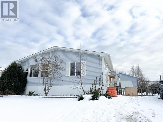 26 Pine Rd, House detached with 3 bedrooms, 2 bathrooms and null parking in Red Lake ON | Image 2