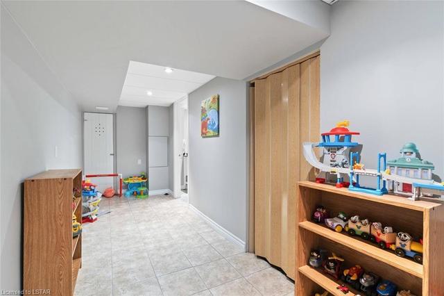 Downstairs play area | Image 18