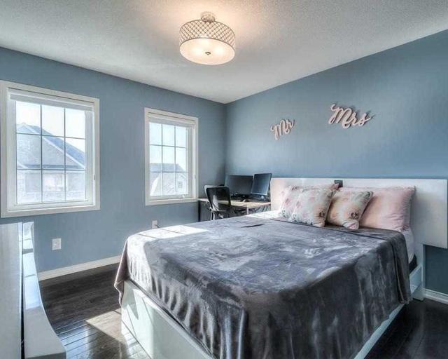 423 Rossland Rd E, House attached with 3 bedrooms, 3 bathrooms and 3 parking in Ajax ON | Image 5