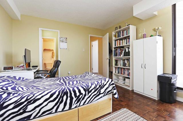 1003 - 150 Neptune Dr, Condo with 3 bedrooms, 2 bathrooms and 1 parking in Toronto ON | Image 11