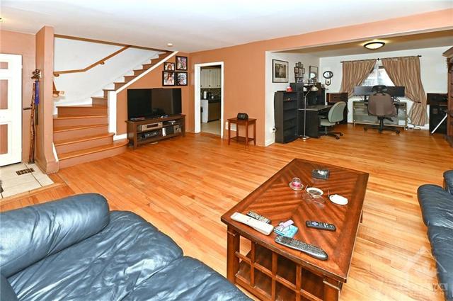 428 Queen Mary Street, Home with 3 bedrooms, 2 bathrooms and 4 parking in Ottawa ON | Image 7