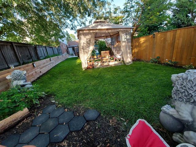 42 Guthrie Ave, House detached with 2 bedrooms, 2 bathrooms and 1 parking in Toronto ON | Image 18