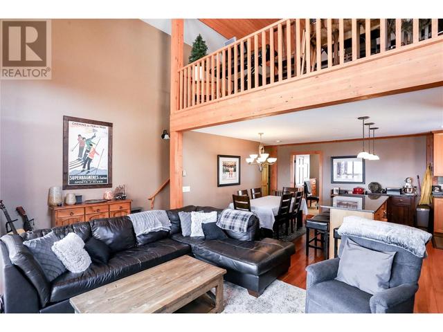 d - 5875 Snowpines Way, House attached with 4 bedrooms, 3 bathrooms and 2 parking in Kootenay Boundary E BC | Image 7