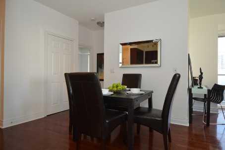809 - 35 Balmuto St, Condo with 2 bedrooms, 2 bathrooms and 1 parking in Toronto ON | Image 4