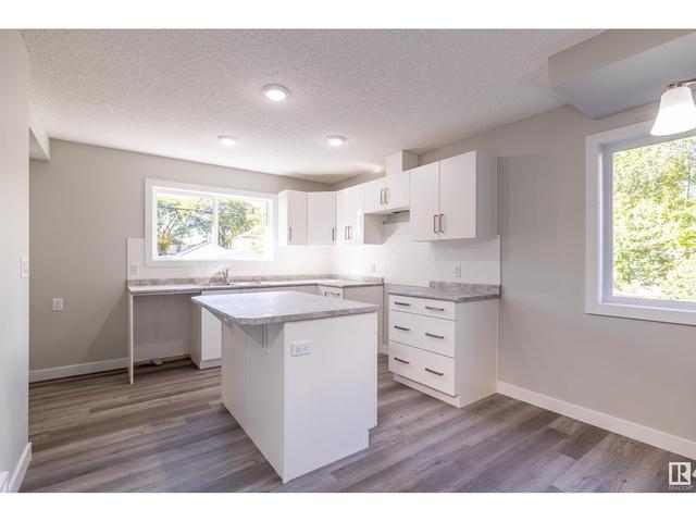 11246 92 St Nw, House semidetached with 3 bedrooms, 2 bathrooms and 2 parking in Edmonton AB | Image 7