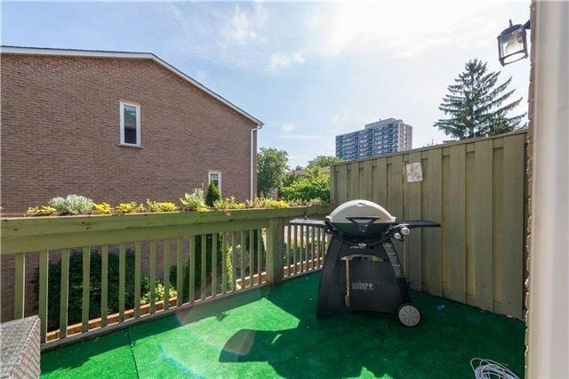2224 Marine Dr, Townhouse with 3 bedrooms, 3 bathrooms and 2 parking in Oakville ON | Image 4