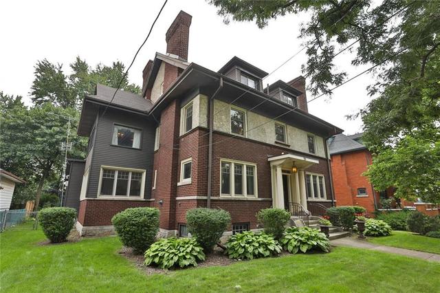29 Inverness Avenue W, House detached with 7 bedrooms, 4 bathrooms and 4 parking in Hamilton ON | Image 1