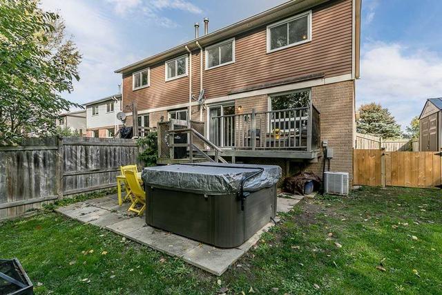 67 Burns Circ, House attached with 3 bedrooms, 1 bathrooms and 3 parking in Barrie ON | Image 24