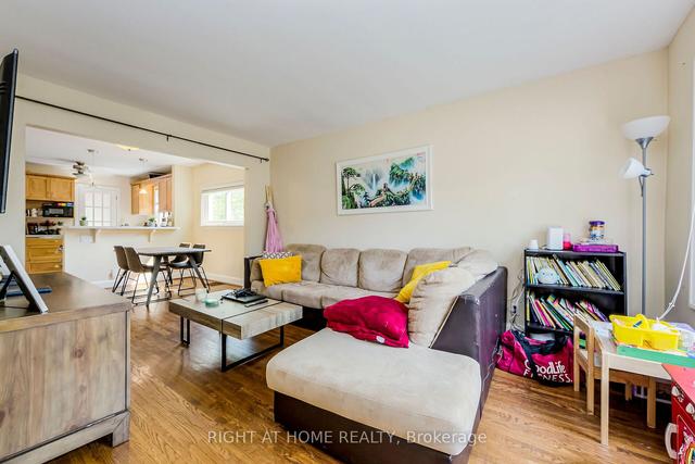 32 Florens Ave, House detached with 2 bedrooms, 2 bathrooms and 4 parking in Toronto ON | Image 34