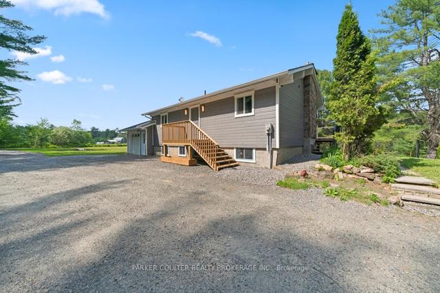 1050 Old Victoria Rd, House detached with 2 bedrooms, 3 bathrooms and 11 parking in Bracebridge ON | Image 35