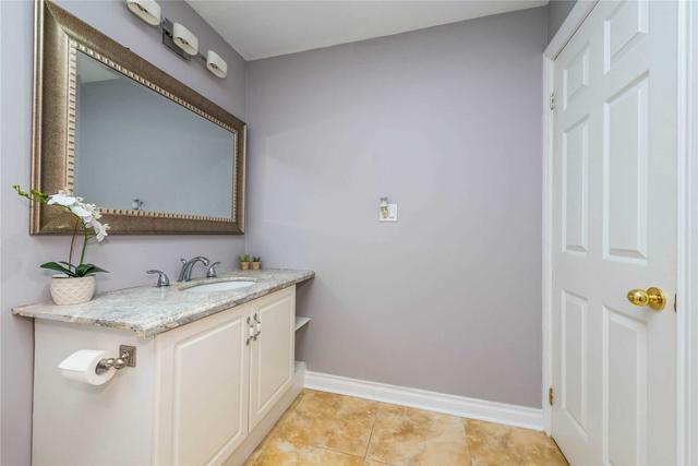 350 - 2 Valhalla Inn Rd, Townhouse with 3 bedrooms, 3 bathrooms and 1 parking in Toronto ON | Image 9