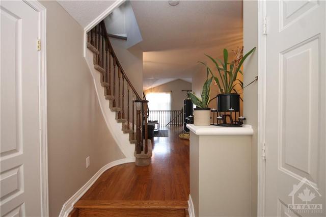 623 Wild Shore Crescent, Townhouse with 3 bedrooms, 3 bathrooms and 3 parking in Ottawa ON | Image 5