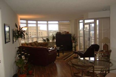 820 - 3888 Duke Of York Blvd, Condo with 2 bedrooms, 2 bathrooms and 1 parking in Mississauga ON | Image 3