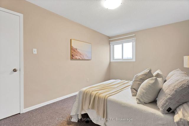 11 Farnham Dr, Townhouse with 3 bedrooms, 4 bathrooms and 2 parking in Brampton ON | Image 11