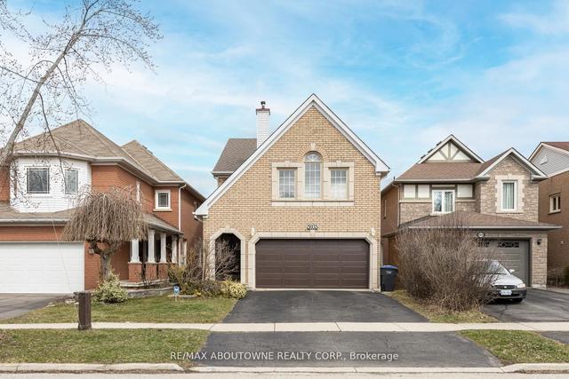 5935 Leeside Cres, House detached with 4 bedrooms, 4 bathrooms and 4 parking in Mississauga ON | Image 1