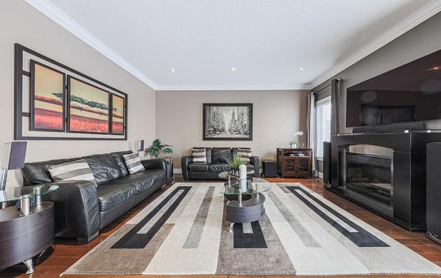 36 Foxwood Rd, House detached with 4 bedrooms, 4 bathrooms and 6 parking in Vaughan ON | Image 3