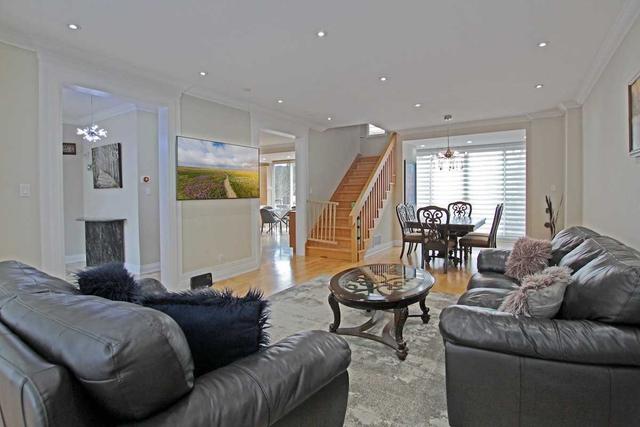 107 Yorkview Dr, House detached with 3 bedrooms, 5 bathrooms and 4 parking in Toronto ON | Image 7