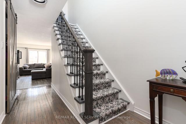 14 Collins Cres, Townhouse with 3 bedrooms, 2 bathrooms and 2 parking in Brampton ON | Image 27