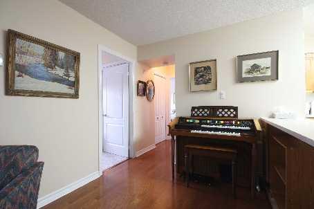 404 - 200 Broadway Ave, Condo with 2 bedrooms, 1 bathrooms and 1 parking in Orangeville ON | Image 4
