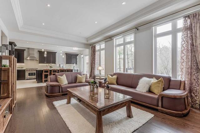 10 Heathmont Crt, House detached with 7 bedrooms, 6 bathrooms and 4 parking in Richmond Hill ON | Image 2