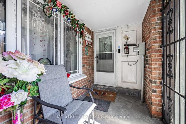 38 Pilkey Cres, House attached with 3 bedrooms, 2 bathrooms and 3 parking in Toronto ON | Image 19
