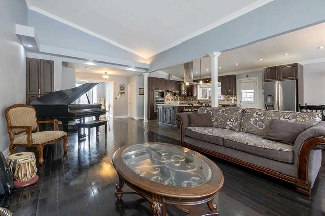 116 Laurentide Dr, House detached with 5 bedrooms, 5 bathrooms and 8 parking in Toronto ON | Image 16
