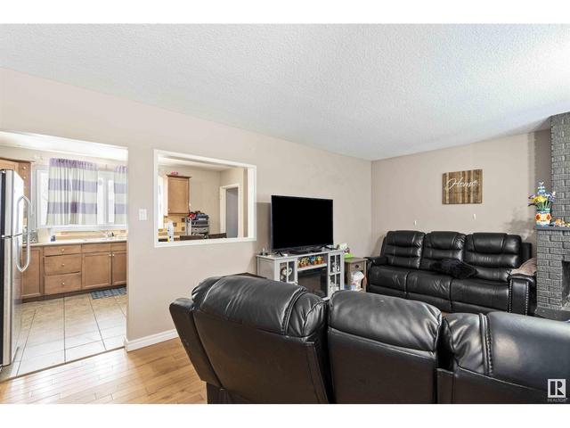 41 Wren Cr, House detached with 4 bedrooms, 2 bathrooms and null parking in Edmonton AB | Image 2