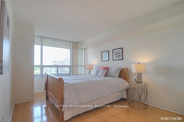 1002 - 11 Townsgate Dr, Condo with 2 bedrooms, 2 bathrooms and 1 parking in Vaughan ON | Image 5