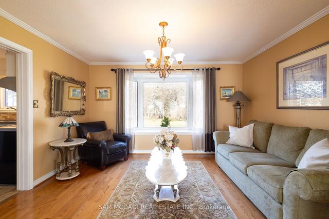 8 Huttonville Dr, House detached with 4 bedrooms, 3 bathrooms and 12 parking in Brampton ON | Image 8