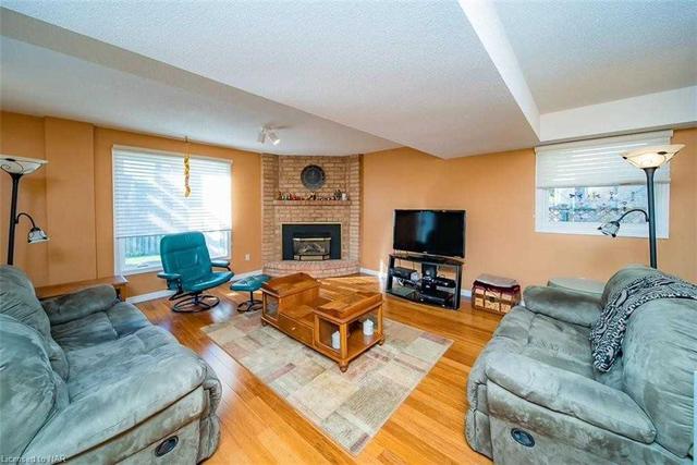 21 Parkview Dr, House detached with 3 bedrooms, 2 bathrooms and 5 parking in Thorold ON | Image 8