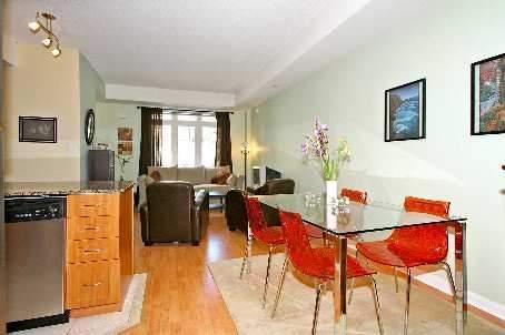 th27 - 70 Carr St, Townhouse with 2 bedrooms, 1 bathrooms and null parking in Toronto ON | Image 2