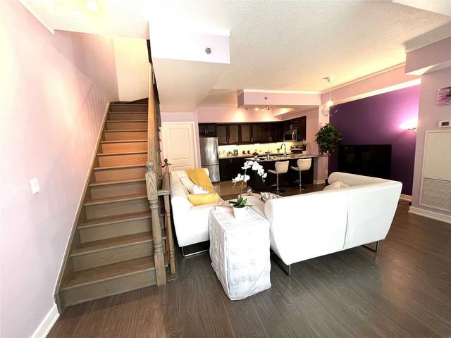 th03 - 175 Bonis Ave, Townhouse with 3 bedrooms, 3 bathrooms and 2 parking in Toronto ON | Image 2