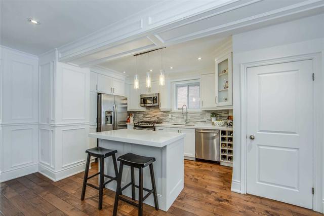 24 Manor Rd E, House semidetached with 4 bedrooms, 3 bathrooms and 2 parking in Toronto ON | Image 2
