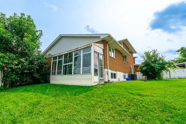 19 Quarry Crt, House detached with 3 bedrooms, 3 bathrooms and 6 parking in Hamilton ON | Image 35