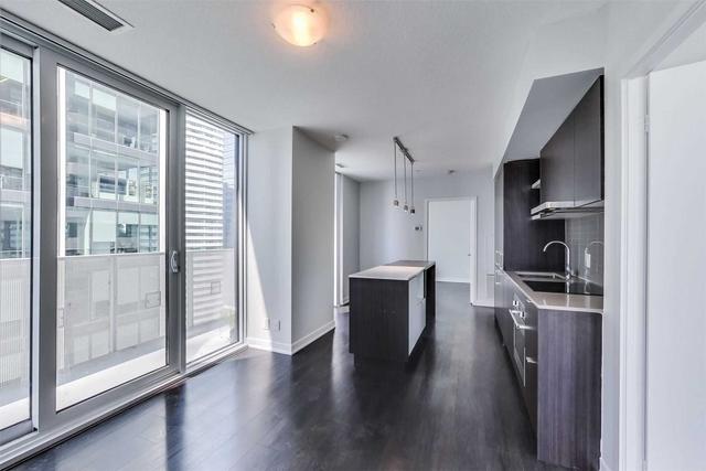 1810 - 100 Harbour St, Condo with 3 bedrooms, 2 bathrooms and 1 parking in Toronto ON | Image 8