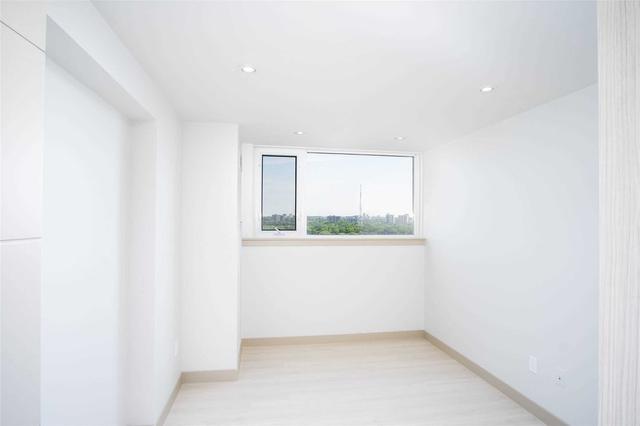 1803 - 270 Scarlett Rd, Condo with 3 bedrooms, 2 bathrooms and 1 parking in Toronto ON | Image 2