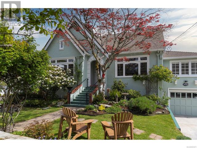 1075 St. David St, House detached with 4 bedrooms, 3 bathrooms and 2 parking in Oak Bay BC | Image 1