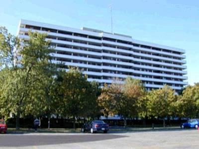 901 - 1 Royal Orchard Blvd, Condo with 3 bedrooms, 2 bathrooms and 1 parking in Markham ON | Image 1