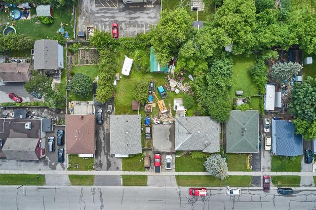 301 Elgin St W, House detached with 3 bedrooms, 2 bathrooms and 5 parking in Oshawa ON | Image 10