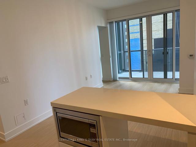1105 - 7 Grenville St, Condo with 2 bedrooms, 2 bathrooms and 0 parking in Toronto ON | Image 10