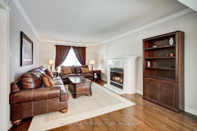 824 Norwick Rd, House detached with 4 bedrooms, 3 bathrooms and 9 parking in Newmarket ON | Image 2