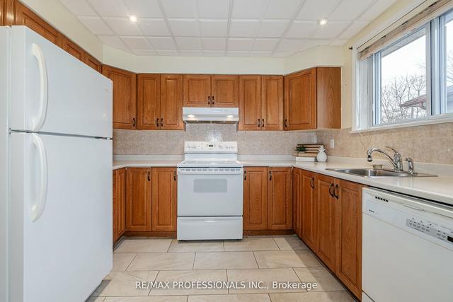 27 Honbury Rd, House detached with 3 bedrooms, 3 bathrooms and 3 parking in Toronto ON | Image 39