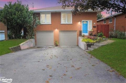 255 Carson Drive, House detached with 4 bedrooms, 2 bathrooms and 6 parking in Hamilton ON | Card Image
