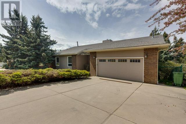 5416 60 Street, House detached with 4 bedrooms, 3 bathrooms and 4 parking in Rocky Mountain House AB | Image 2