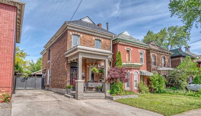 241 West Ave N, House detached with 3 bedrooms, 2 bathrooms and 5 parking in Hamilton ON | Image 3